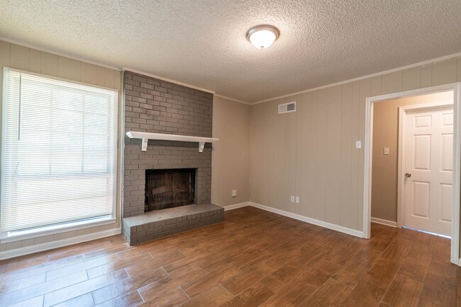 Building Photo - 4262 Sunnyslope Dr