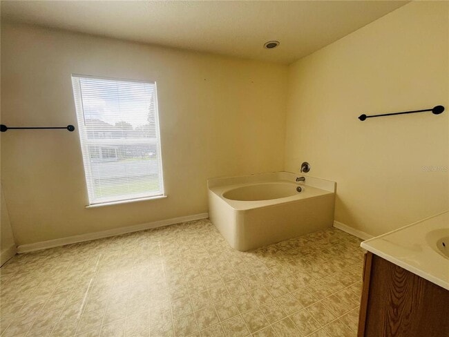 Building Photo - 102 Evergreen Dr