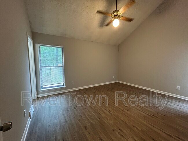 Building Photo - 3293 Leschallas Dr