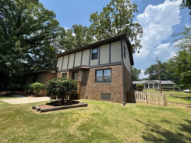 Building Photo - Renovated 3/2.5 House in Chieftain Hills- ...