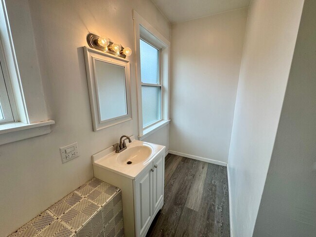 Building Photo - 1939 Crafton Blvd