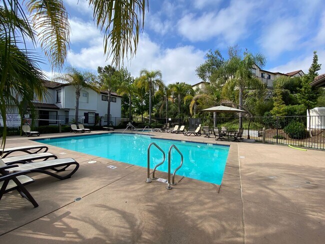 Building Photo - Bright 2 Bedroom Condo in Oceanside!
