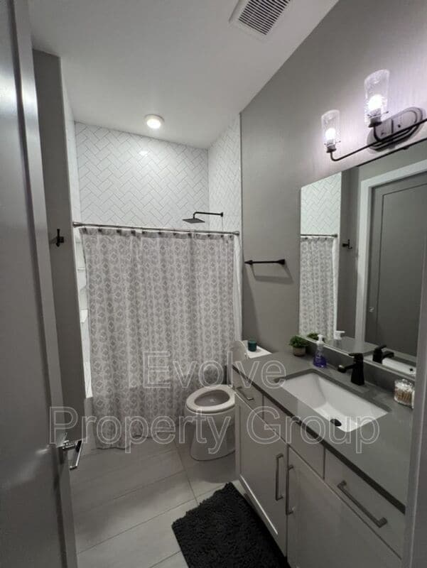 Building Photo - 183 Orange Pl