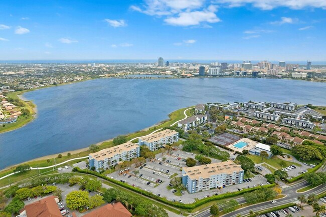 Building Photo - 2000 N Congress Ave