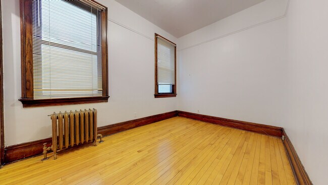 Building Photo - 1127 W George St