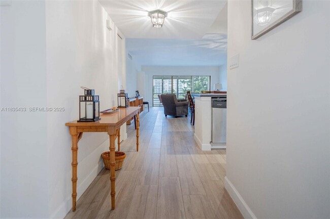 Building Photo - 2751 N Palm Aire Dr