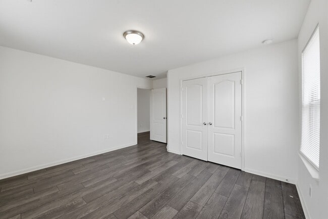 Building Photo - 2518 Boxwood Park