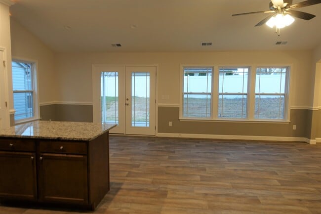 Building Photo - 755 Spartan Commodor Ln