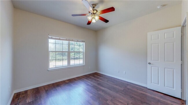Building Photo - 2487 Horse Shoe Dr