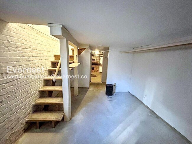 Building Photo - 2708 W Grace St