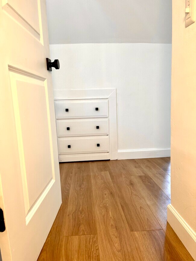 Building Photo - 10174 W Ford Ave