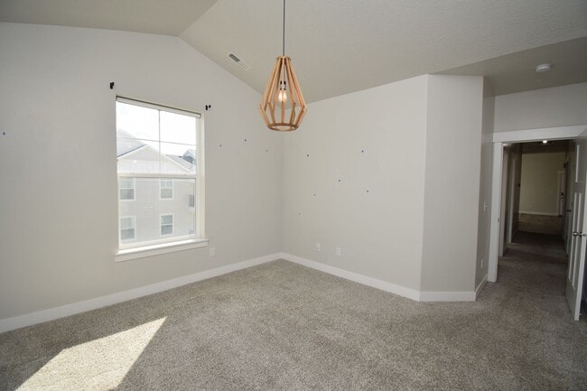 Building Photo - Bright Top Floor Condo with Tennis court, Pool, and Clubhouse