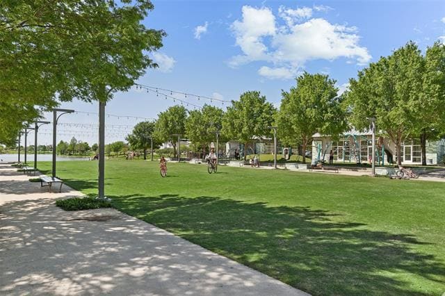 Building Photo - 320 Parkside Dr