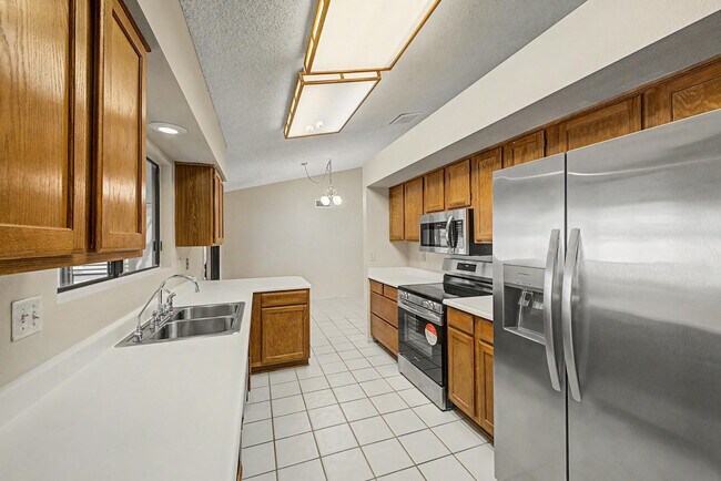 Building Photo - 14222 W Yosemite Dr