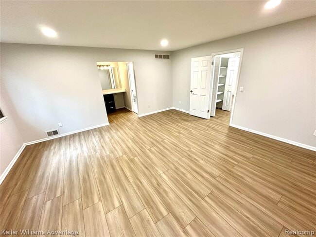 Building Photo - 31404 Hunters Cir Dr