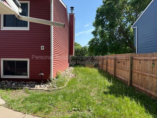 Building Photo - 2119 2nd Ave E