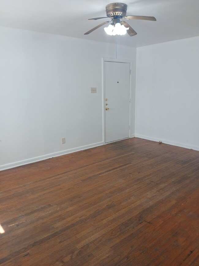 Primary Photo - Avon 3019-3021