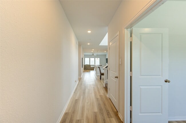 Building Photo - 20951 New Proper Dr