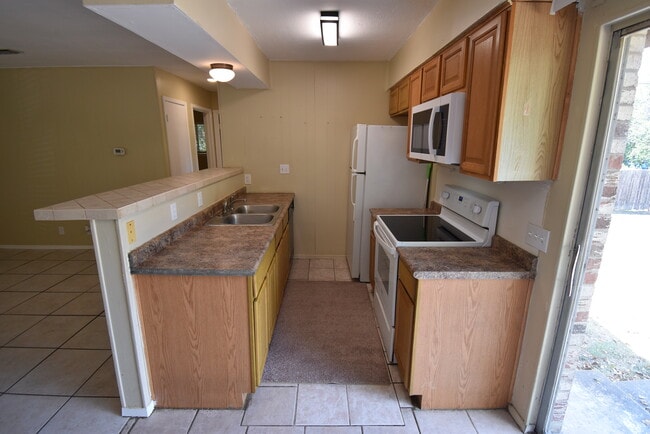 Building Photo - L-house