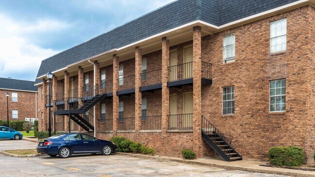 Building Photo - Hardy Manor Apartment Homes