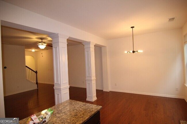 Building Photo - 5850 Vinyard Ln