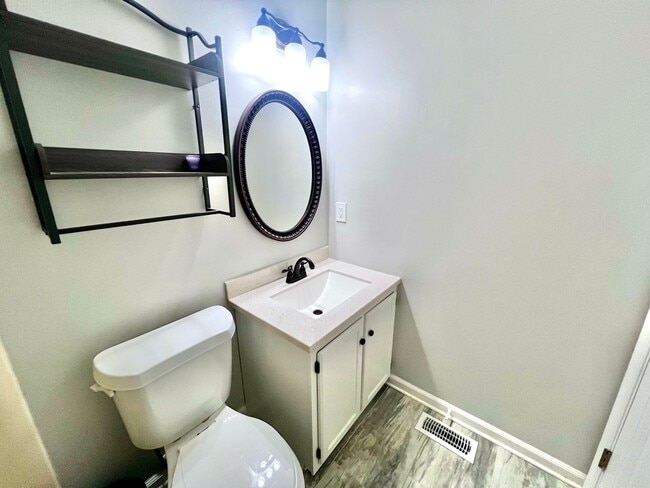 Building Photo - Gorgeous end unit condo