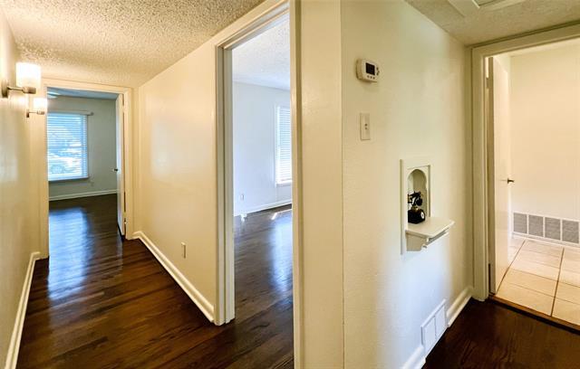 Building Photo - 424 Classen Dr