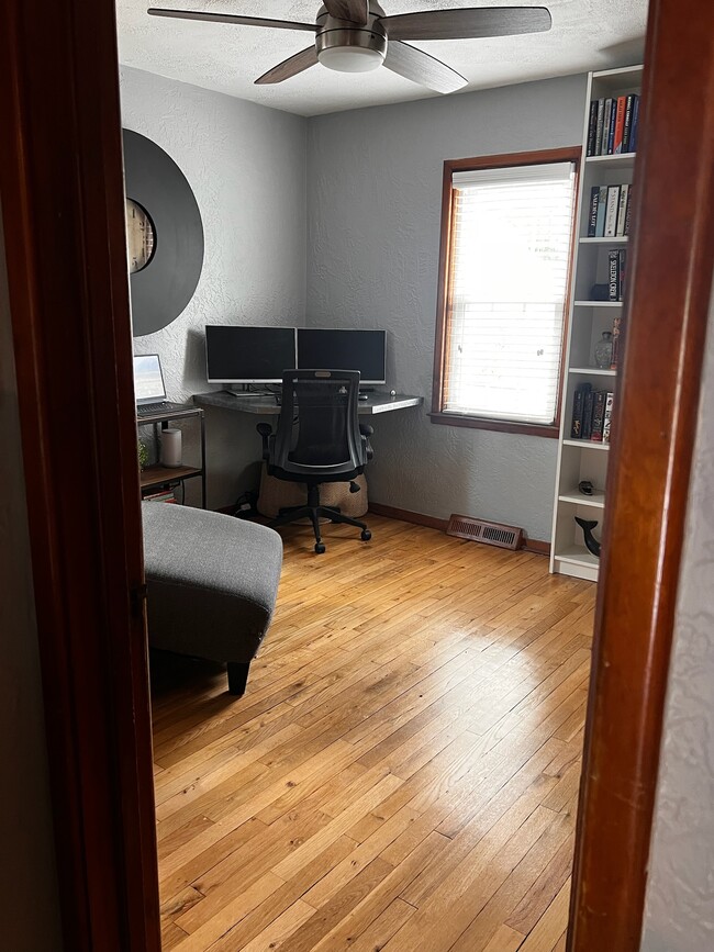 Building Photo - 203 E Jeffrey Pl