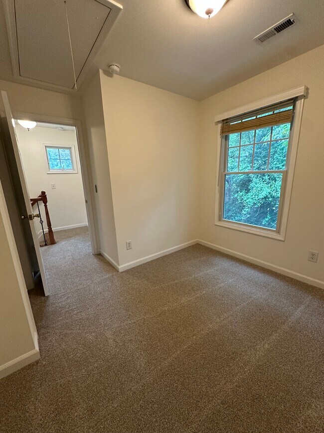 Building Photo - 854 Redwood Trail