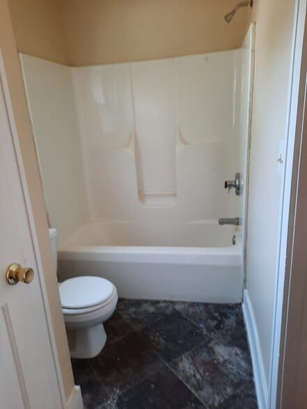 2nd Floor bathroom - 1550 Gallagher St