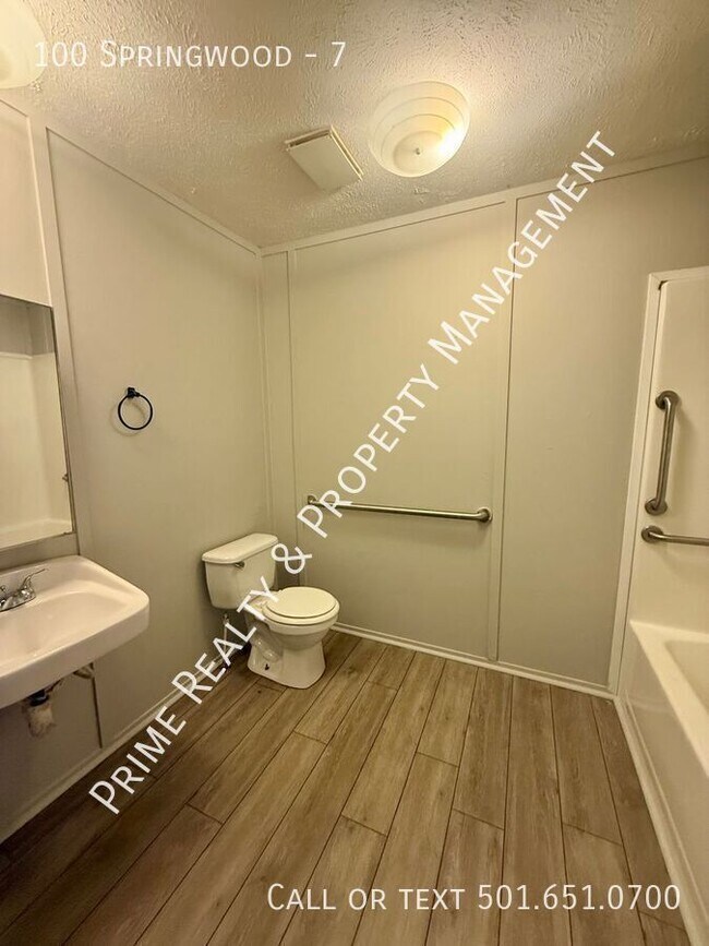 Building Photo - 100 Springwood-7