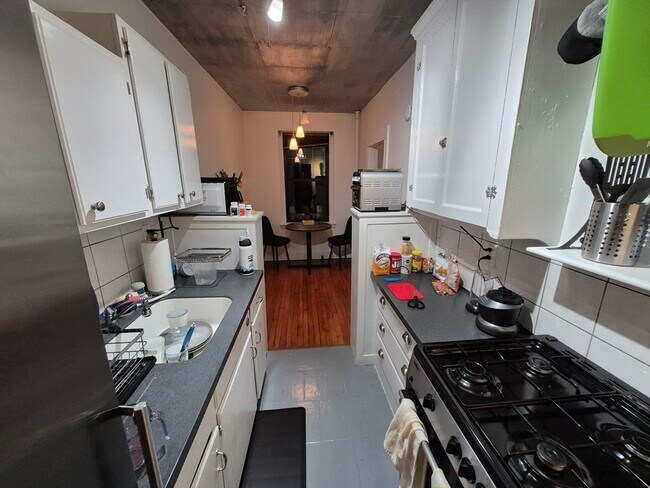 Building Photo - 62 Queensberry St