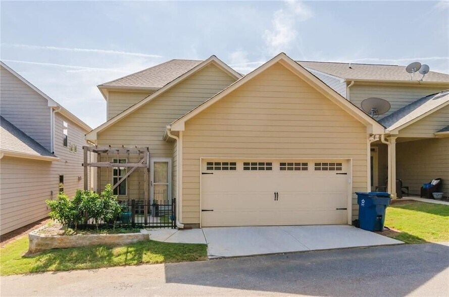 Building Photo - 449 Privet Cir