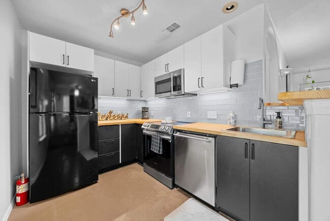 Building Photo - 14811 Foy Dr