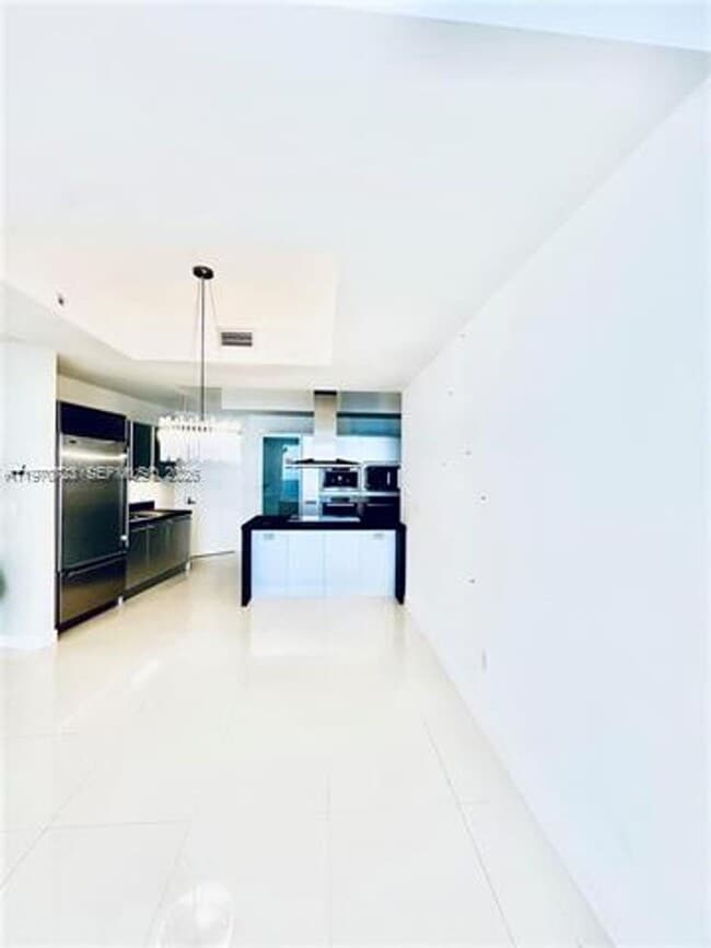 Building Photo - 18201 Collins Ave