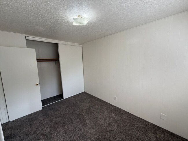 Building Photo - 550 SW Levens St