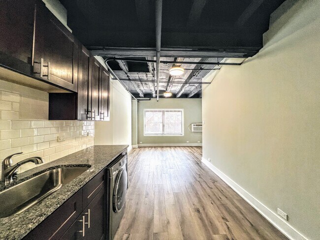 Building Photo - 725 St Johns Ave