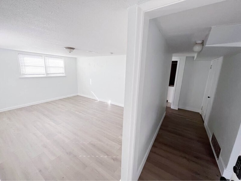 Building Photo - 971 E 300 S