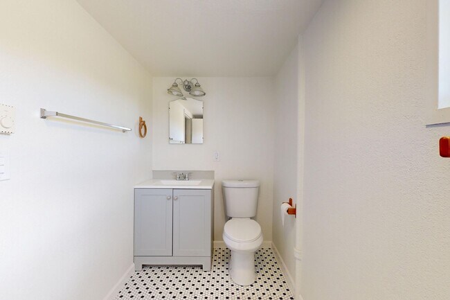 Building Photo - Farmhouse - Showings now Available