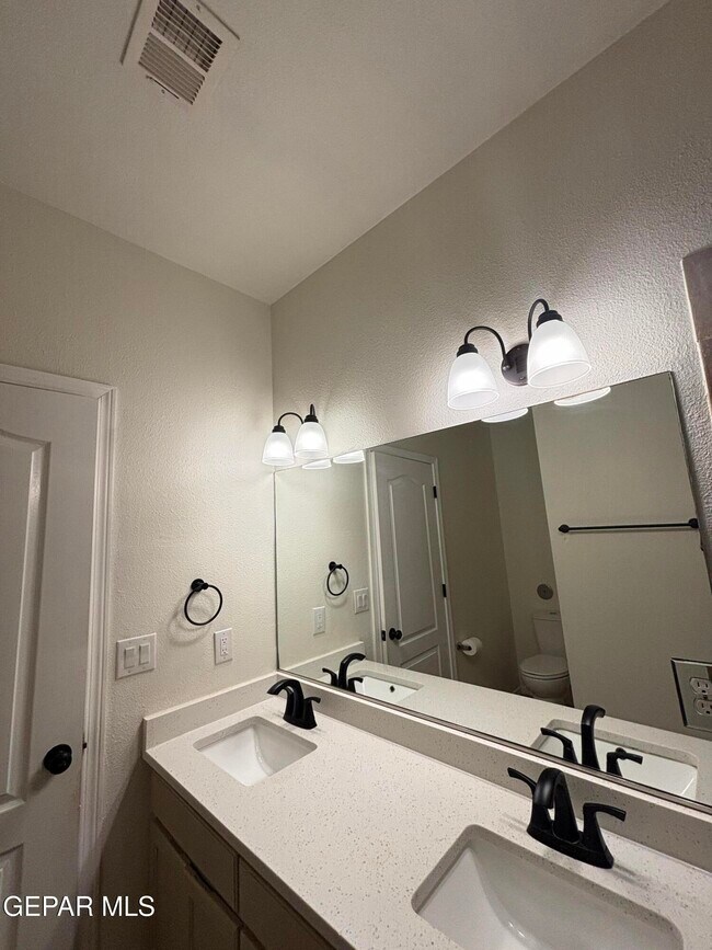Building Photo - 14749 Sand Gate Dr