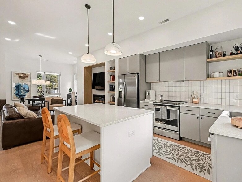 Building Photo - 5302 Elmwood Plz