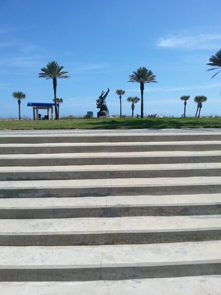 Building Photo - 183 5th Ave S