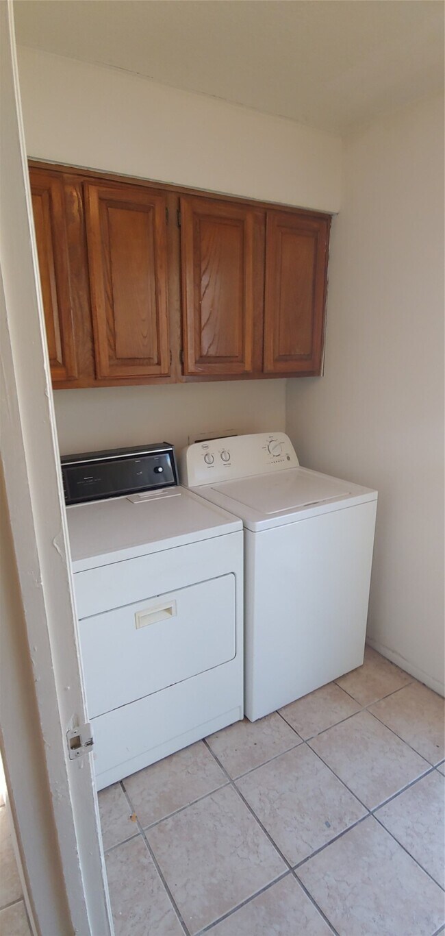 Building Photo - 10822 Lynbrook Dr