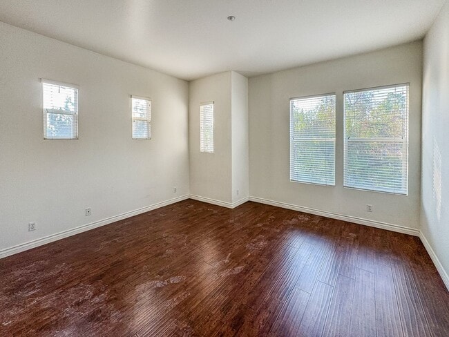 Building Photo - Beautiful 3 Bd/2Ba Spacious Home in Fullerton w/AC and Ample Community Amenities!