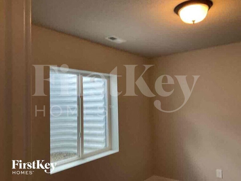 Building Photo - 6907 Akela Ln