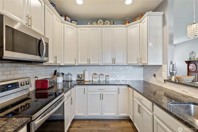 Building Photo - Like-New 3 bed 2 bath w/ Garage