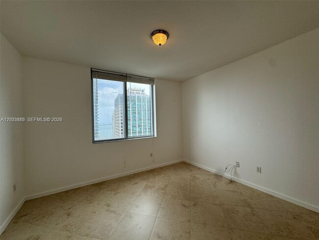 Building Photo - 1060 Brickell Ave