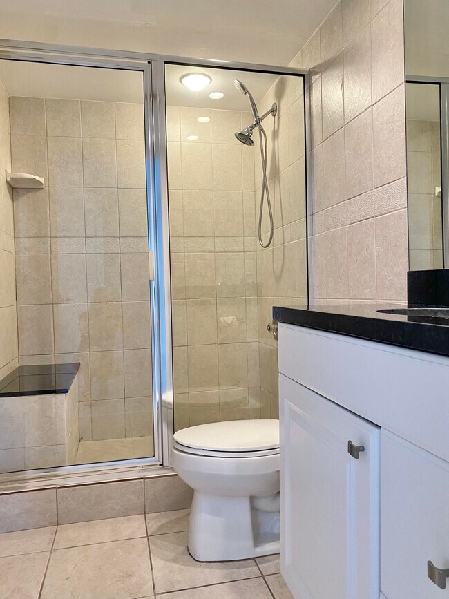 Building Photo - 15 Royal Palm Way