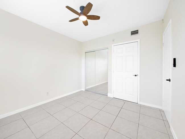 Building Photo - 2238 Monroe St