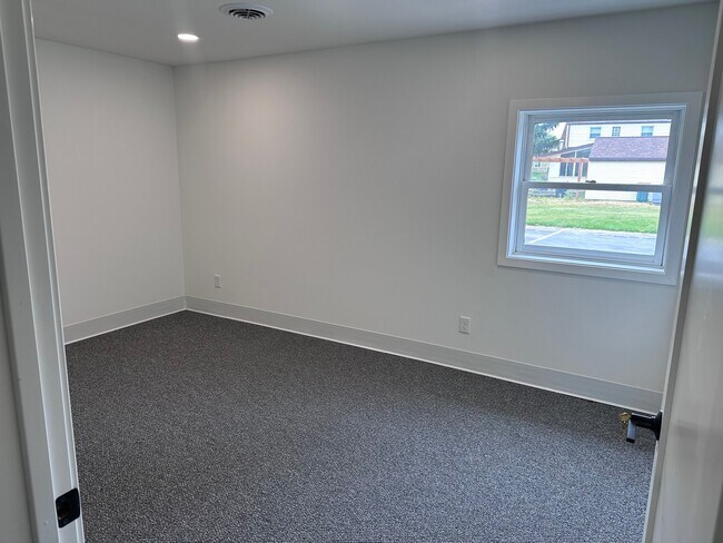 Building Photo - 6714 W Mequon Rd